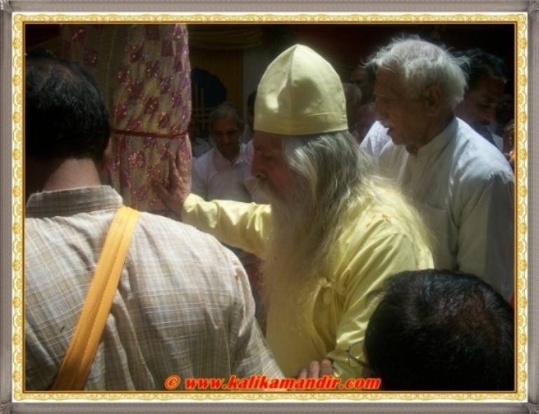Maharaj Shri Ji Doing Parikrama Of Ashtadhatu Kirti Stambh
